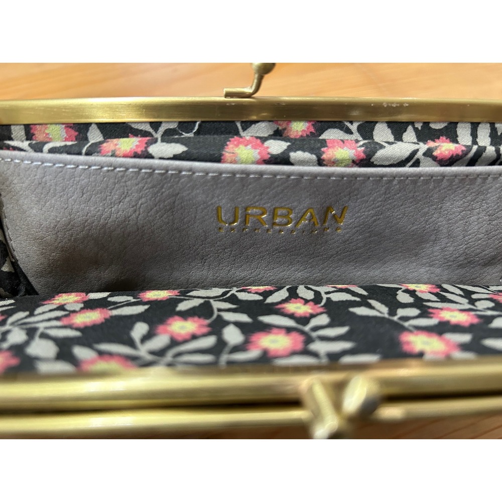 Urban Expressions Gray Vegan Leather Kiss Lock Wallet Floral Lining Minimal - Picture 2 of 8